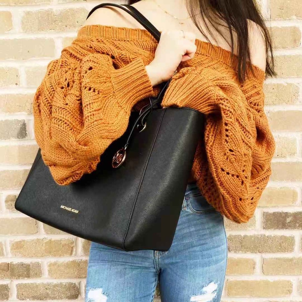 Gabysbags💞NWT Michael Kors Tote - Picture 4 of 7